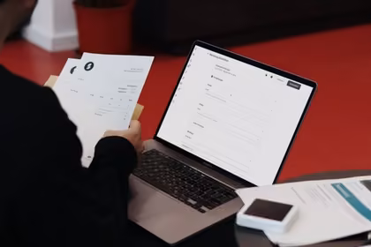 Sprzedaż online a rozliczenia – jak połączyć sklep z systemem do faktur