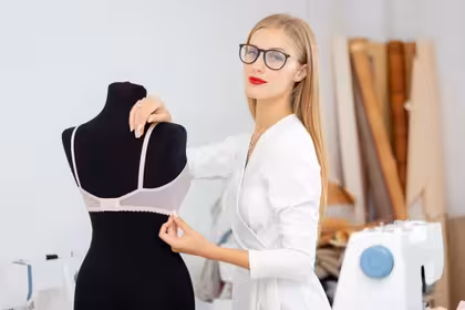 Brafitterka - jakie są jej obowiązki oraz ile zarabia? Czy można się utrzymać z brafittingu?