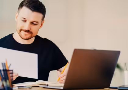 Podatek od darowizny - kiedy zapłacimy podatek? Limity, zwolnienia i grupy podatkowe od spadków i darowizn