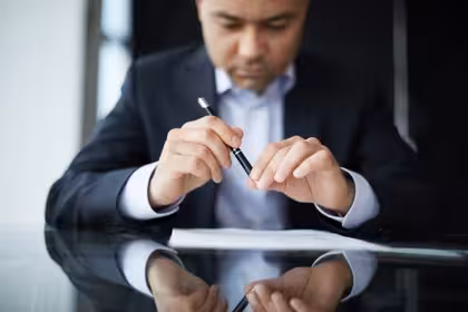 Umowa o pracę czy B2B – co się bardziej opłaca?