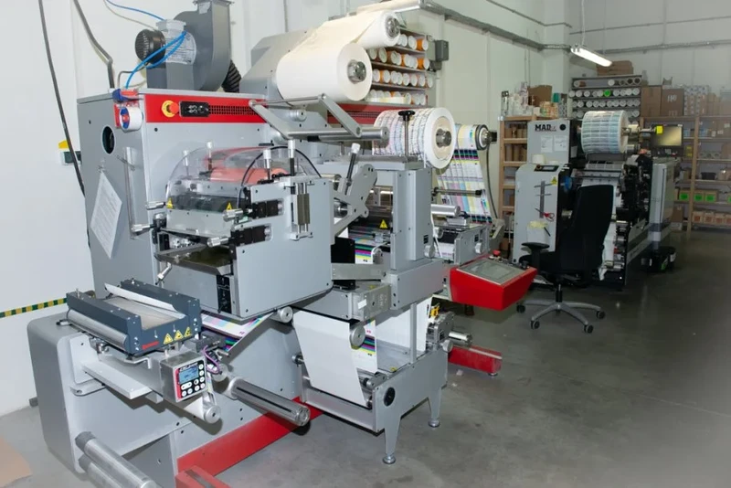 Operator maszyn do druku i konfekcji etykiet