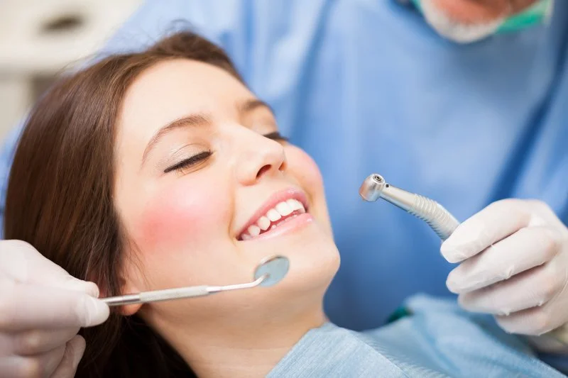 Jak zostać asystentką stomatologiczną?