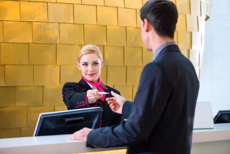 Praca recepcjonistki w hotelu - wymagania, predyspozycje, zarobki