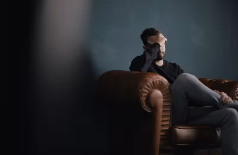 Jak radzić sobie z poczuciem wstydu wywołanym przez pracę?