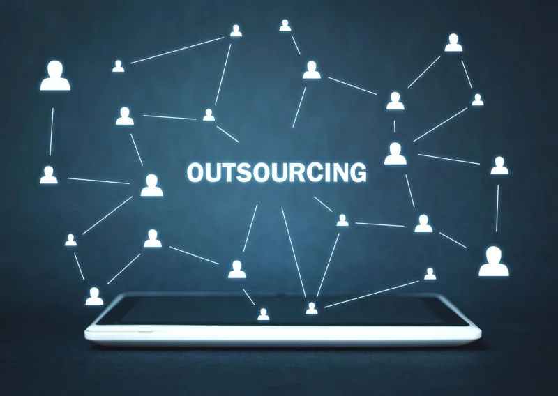 Outsourcing - definicja, korzyści i zagrożenia dla pracodawców